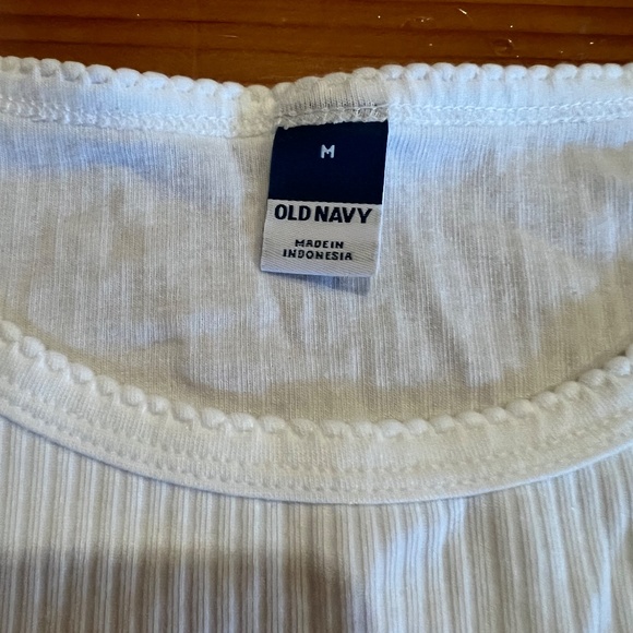 ✨BUNDLE✨ two t-shirts size Medium - Picture 4 of 6